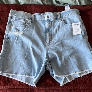 NWT Levi’s denizen Jean shorts. Sz 14.